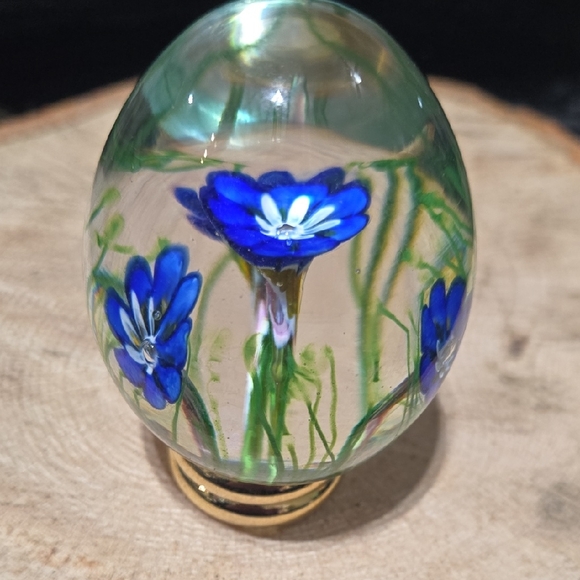 Vintage hand-blown art glass paperweight from the Franklin Mint's Collection